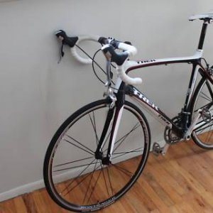 68673748_1-Pictures-of-2009-TREK-MADONE-47-Carbon-Fiber-Road-Bike.jpg