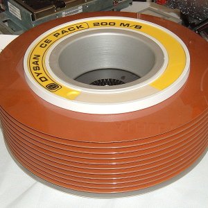 723px-DysanRemovableDiskPack.agr.jpg