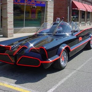 Batman-TV-Series-Batmobile-550x412.jpg