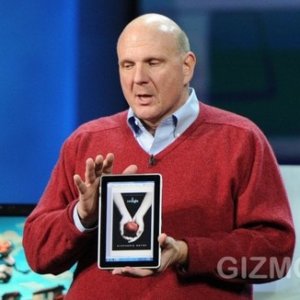 Ballmer holds the HP Slate.jpg