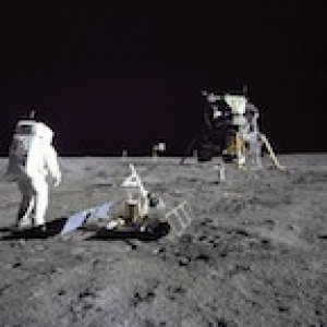 aldrinseismometer_apollo11_big.jpg