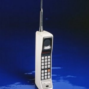 Worlds-First-Cellphone-Motorola-DynaTac8000X.jpg