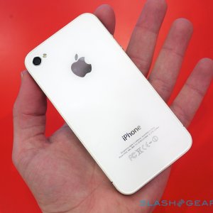 white_iphone_4_hands-on_sg_5.jpg