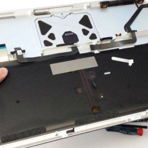fixedbyvonnie-macbook-pro-mid-2010-top-case.jpg