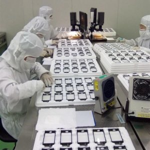 chinese-iphone-5-production-factory.jpg