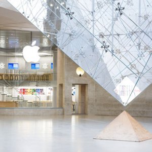 apple-store-in-paris.jpg