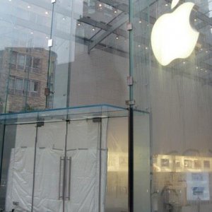 UWS_Apple_Store.jpg