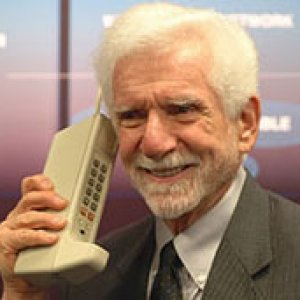 old_school_cellphone.jpg