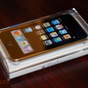 001-ipod-touch-2g-unboxing_medium.JPG