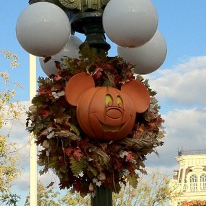 mickeylantern.jpg