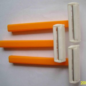 China_BIC_disposable_razors2008827949464.jpg