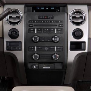 2011_ford_f_150_instrumentpanel.jpg
