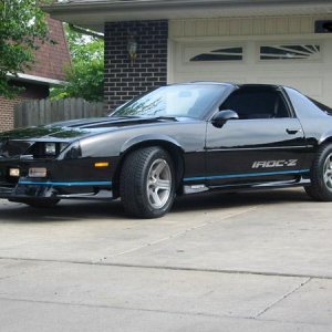 chevrolet-camaro-z28-iroc-01.jpg