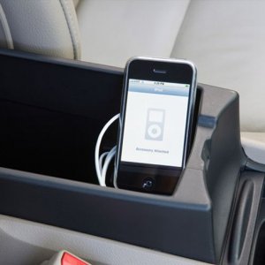 2011-honda-civic-EX-L-ipod-connection.jpg