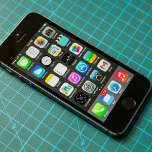 iphone-5s-front-apps.png