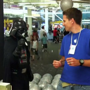 Darth-Vader-Apple-Store-iPhone.jpg