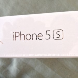 iphone 5 s gold.jpg