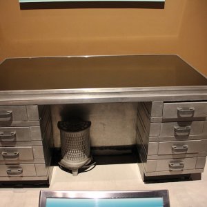 Desk 1043.jpg