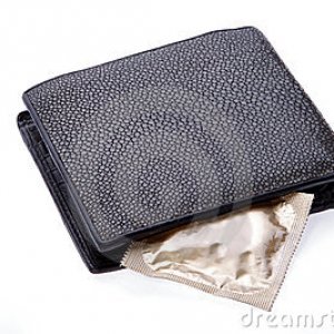 wallet-condom-14619174.jpg