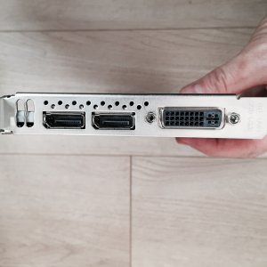 Ports on PC Quadro 4000.jpg