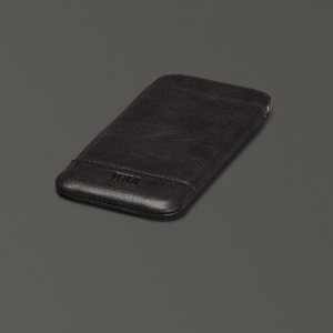 iphone_6_heritage_ultraslim_black_desk_3.jpg