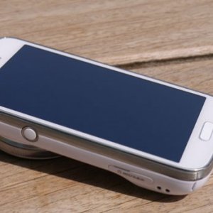 Samsung-Galaxy-S4-Zoom-2.jpg