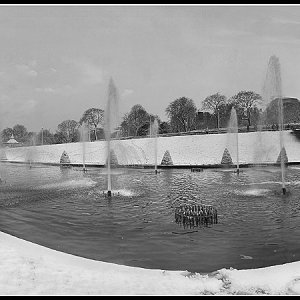 trocadero gardens and the Eiffel Tower under snow.jpg
