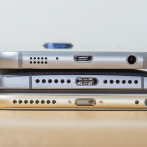 usb-c-vs-usb-vs-lightning-smartphones.jpg