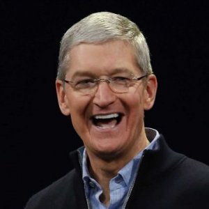 tim-cook-happy-smiling-keynote-grinning-macbook[1].jpg