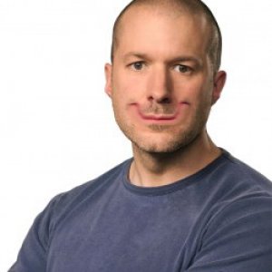 jony_ive-happy.jpg