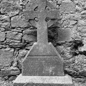 Grave-Cashel-Ireland.jpg