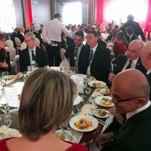 29396-47392-cook-davos2018-bolsonaro-l.jpg