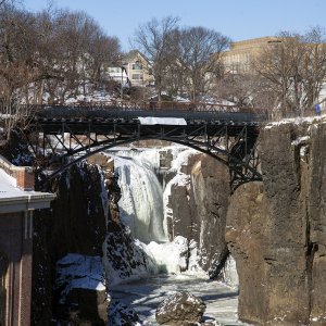frozenfalls11280.jpg