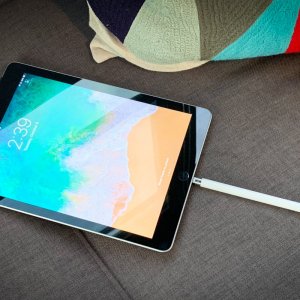 apple-pencil-charging-100776129-large.jpg