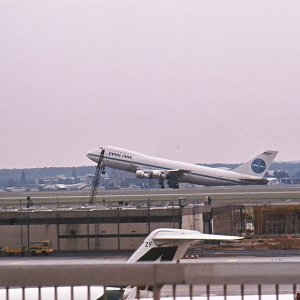 747 1976.jpg