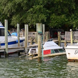 Sunken boat 01 resize.jpg