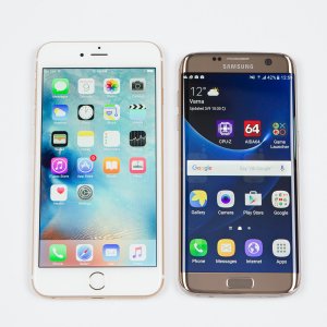 Samsung-Galaxy-S7-edge-vs-Apple-iPhone-6s-Plus-01.jpg