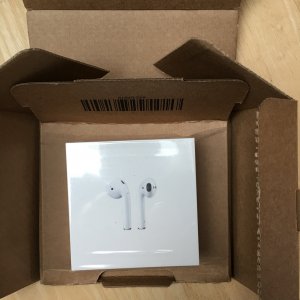 AirPods_1.jpg