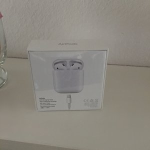 AirPods_2.jpg