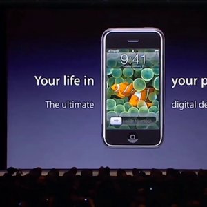 steve-jobs-iphone-introduction-in-2007.jpg