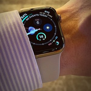 applewatch4-44_gold2.jpg