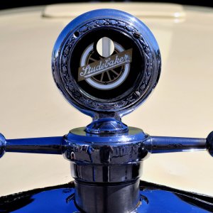 studebakerhoodornament.jpg