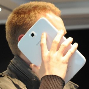 Making-phone-call-on-Samsung-Galaxy-Note-8.jpg