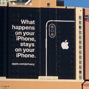 staysOniPhone.png