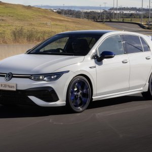2023-Volkswagen-Golf-R-20-Years-022.jpg