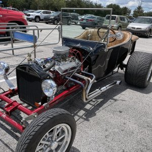 WalMart Parking 2500px.jpg