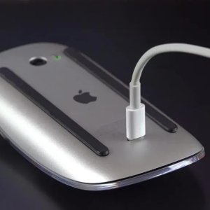 Apple-Magic-Mouse-Charging_1.jpg
