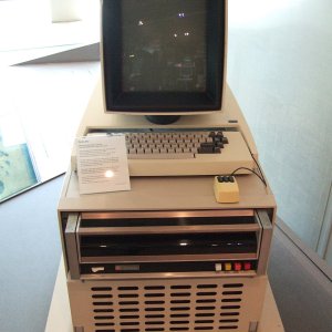 Xerox_Alto_mit_Rechner.JPG