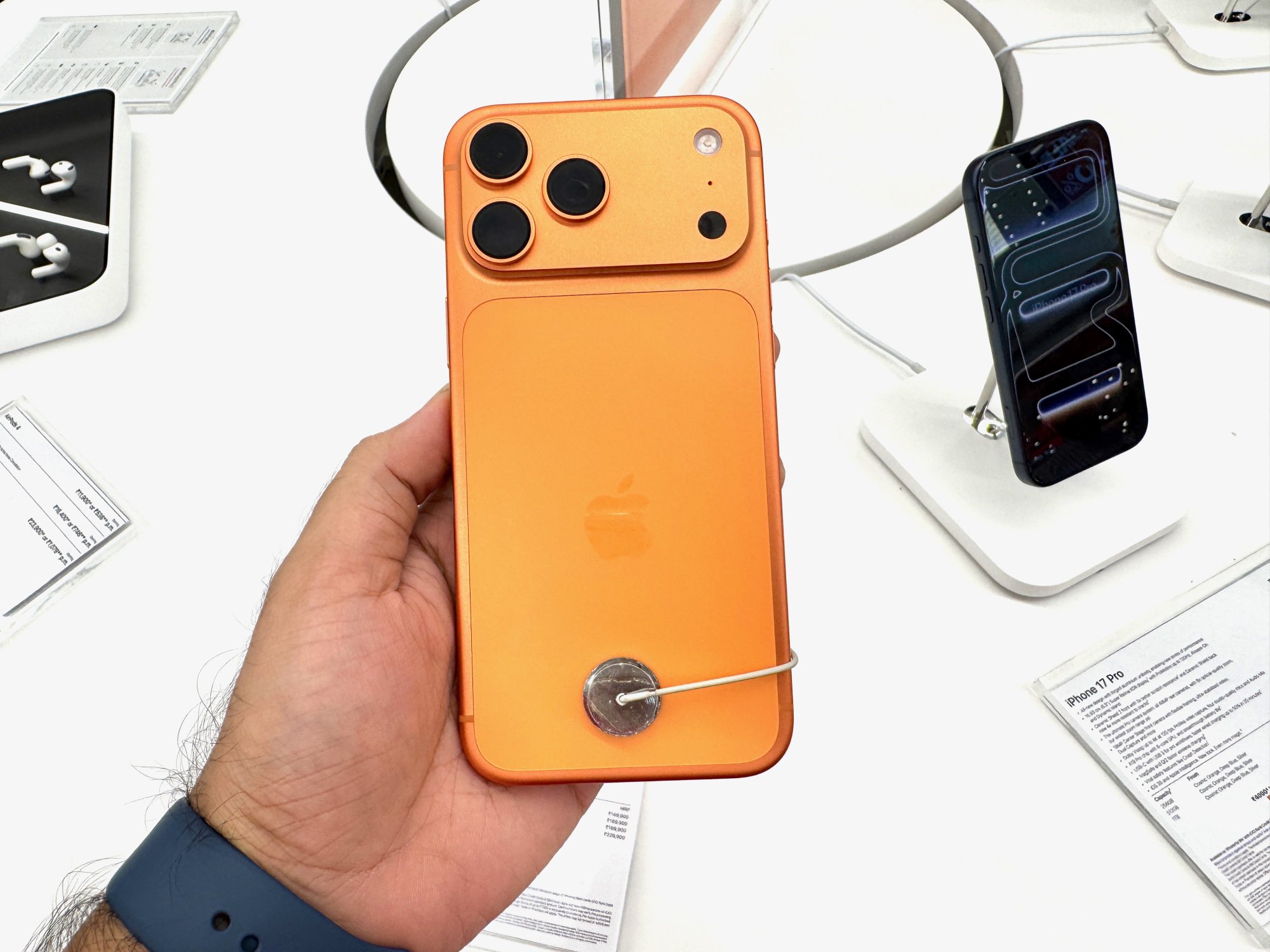17 Pro Orange.jpeg