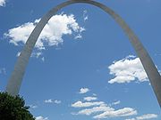 180px-Gateway_Arch_July_2009.jpg